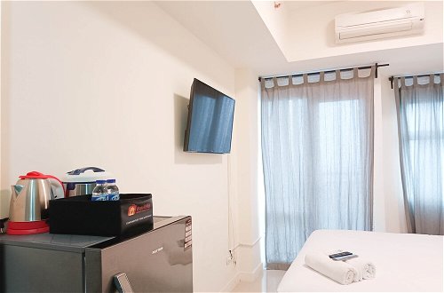 Photo 8 - Cozy And High Floor Studio Room At Vida View Makassar Apartment