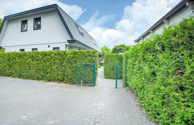 Wonderful Holiday Home nearby Efteling with Private Heated Pool & Hot Tub - Photo 2
