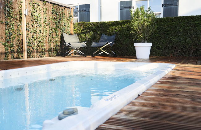 Wonderful Holiday Home nearby Efteling with Private Heated Pool & Hot Tub - Photo 11