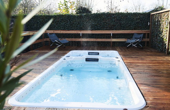 Wonderful Holiday Home nearby Efteling with Private Heated Pool & Hot Tub - Photo 12