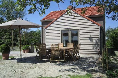 Foto 12 - Tastefully Decorated Holiday Home With Rural Location Near the Sea