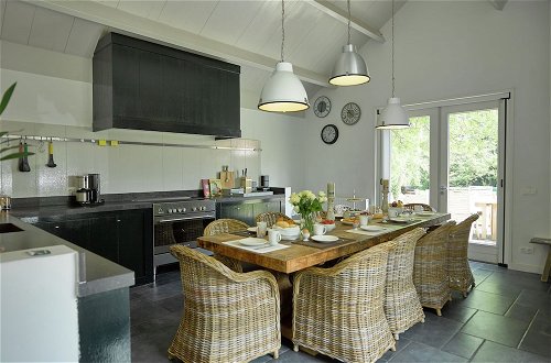 Foto 6 - Tastefully Decorated Holiday Home With Rural Location Near the Sea