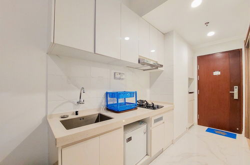 Photo 4 - Homey Studio At Sky House Bsd Apartment Near Aeon Mall