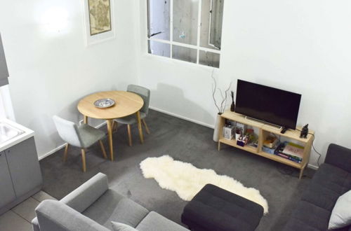 Photo 12 - Stylish Queen Street Loft-style 1 Bedroom