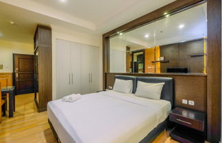 Photo 2 - Fancy And Classic Studio Room At Bellezza Apartment