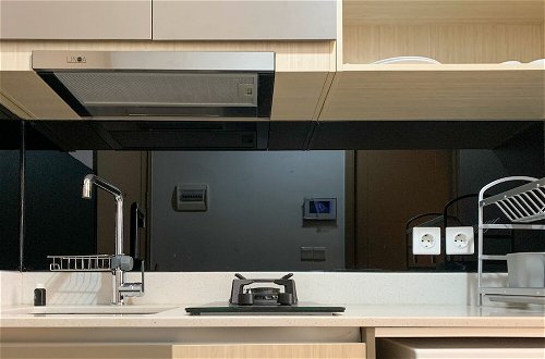 Foto 9 - Minimalist Studio Room At Gold Coast Apartment