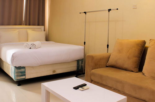 Photo 6 - Comfort Studio Room At Oasis Cikarang Apartment