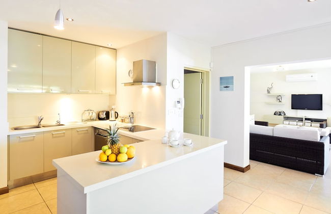 Bon Azur Beachfront Suites & Penthouses with LOV - Foto 24