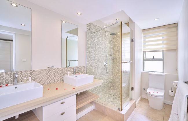 Bon Azur Beachfront Suites & Penthouses with LOV - Foto 43