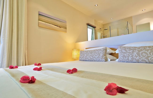 Bon Azur Beachfront Suites & Penthouses with LOV - Foto 2