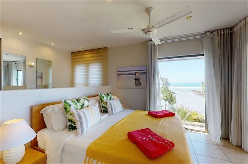 Foto 13 - Bon Azur Beachfront Suites and Penthouses by Lov