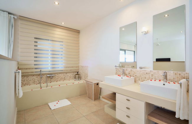 Bon Azur Beachfront Suites & Penthouses with LOV - Foto 44
