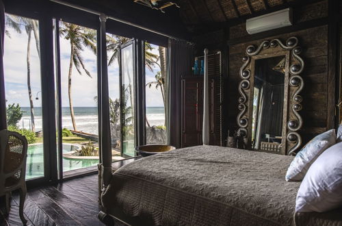 Foto 28 - Absolute Beachfront Romantic Villa Laut
