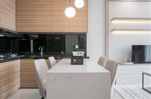 Photo 10 - 2BR Luxury Modern Ciputra International Apartment
