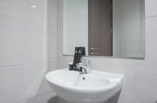 Photo 13 - 2BR Luxury Modern Ciputra International Apartment