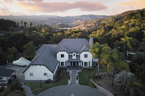 Photo 19 - Burgundy by Avantstay Basketball Court, Pool, Hot Tub, Outdoor Kitchen, City Escape