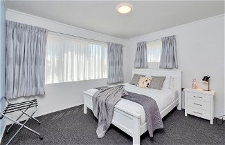 Photo 3 - Bright 3 Bedroom near St Lukes Mall 3
