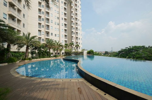 Photo 15 - Fully Furnished with Comfortable 1BR Apartment at Mustika Golf Residence