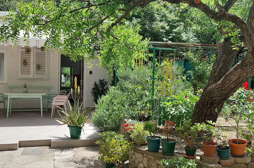 Photo 13 - Studio Apartments Roza - A Charming Oasis in the Centre of Makarska