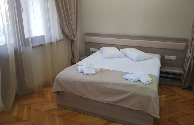 Cross Apartments and Tours - Photo 20