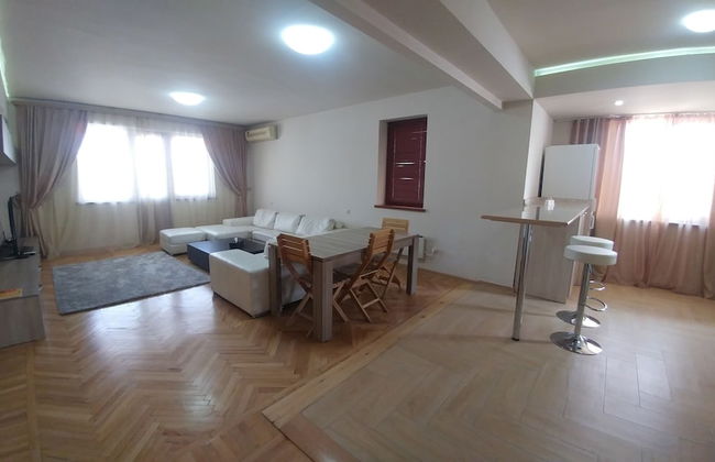 Cross Apartments and Tours - Photo 5