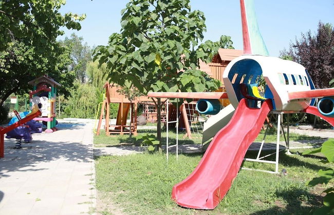 Cross Apartments and Tours - Photo 41