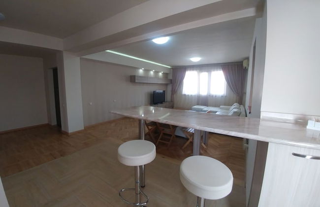 Cross Apartments and Tours - Photo 6