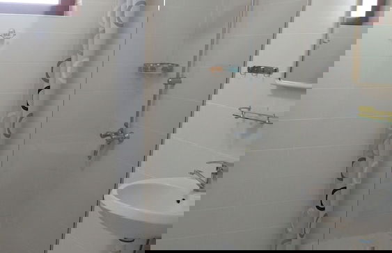 Cross Apartments and Tours - Photo 26