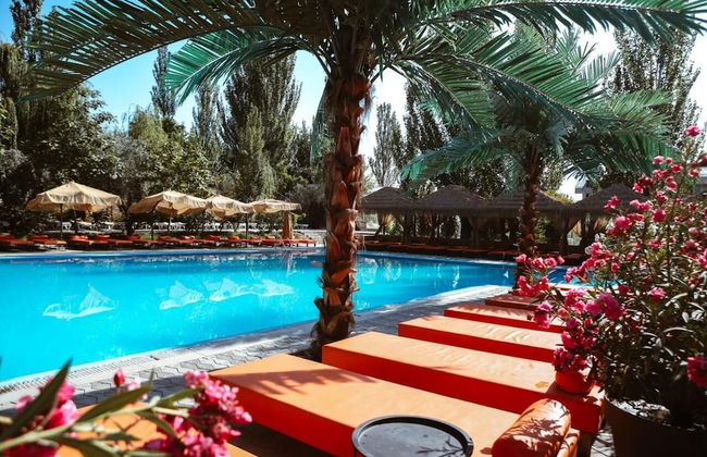 Cross Apartments and Tours - Photo 33