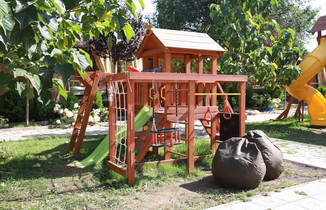 Cross Apartments and Tours - Photo 42