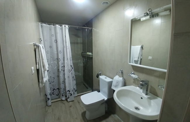 Cross Apartments and Tours - Photo 28