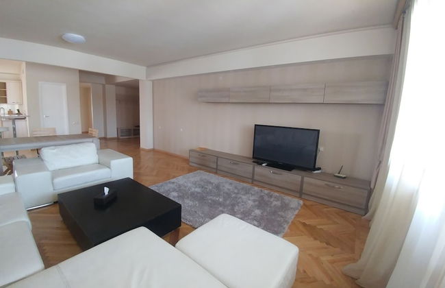 Cross Apartments and Tours - Photo 9