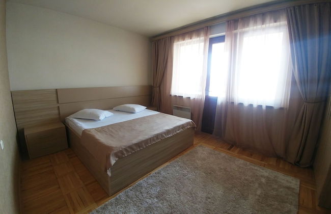 Cross Apartments and Tours - Photo 7