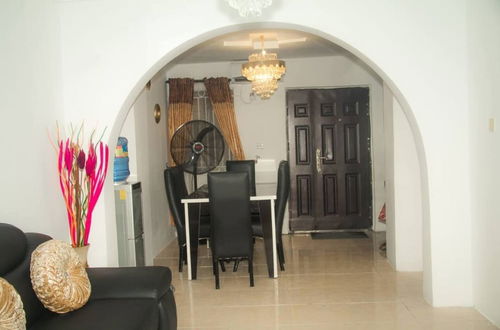 Foto 8 - Home Away From Home in Gowon Estate -0904 937 8274