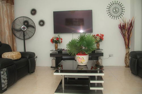 Foto 1 - Home Away From Home in Gowon Estate -0904 937 8274