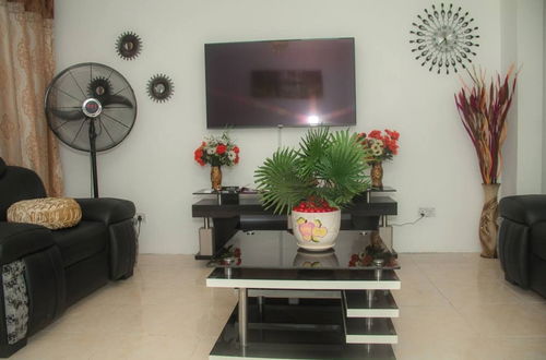 Foto 1 - Home Away From Home in Gowon Estate -0904 937 8274