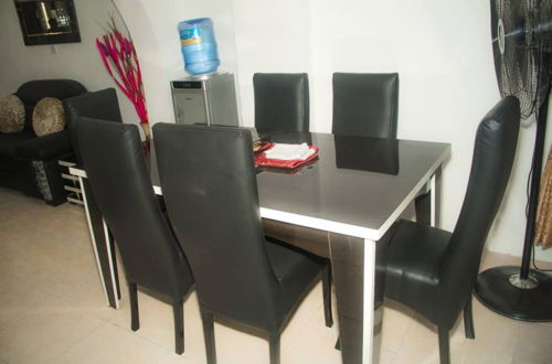 Foto 6 - Home Away From Home in Gowon Estate -0904 937 8274