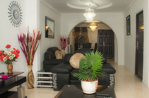 Foto 9 - Home Away From Home in Gowon Estate -0904 937 8274