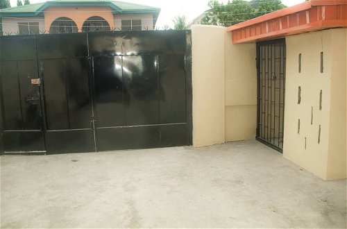 Foto 15 - Home Away From Home in Gowon Estate -0904 937 8274