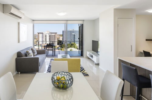 Photo 4 - Oaks Brisbane Woolloongabba Suites