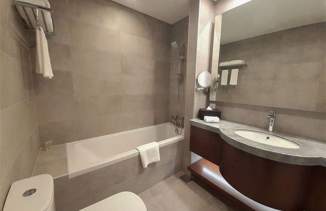 Somerset West Bay Doha - Photo 27