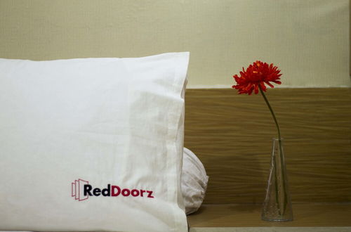 Photo 2 - RedDoorz Apartment @ Margonda Residence