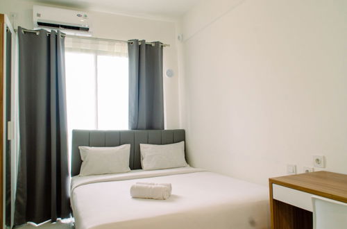 Foto 2 - Fully Furnished With Cozy Design Studio Sky House Bsd Apartment