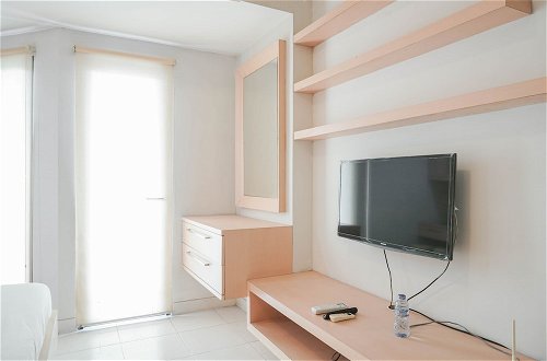 Photo 9 - Comfy And Tidy Studio Apartment At Tamansari Sudirman