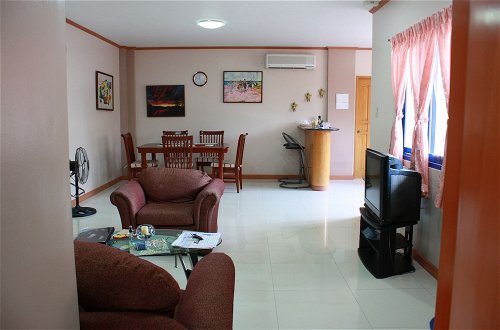 Foto 20 - Dumaguete Springs Apartment