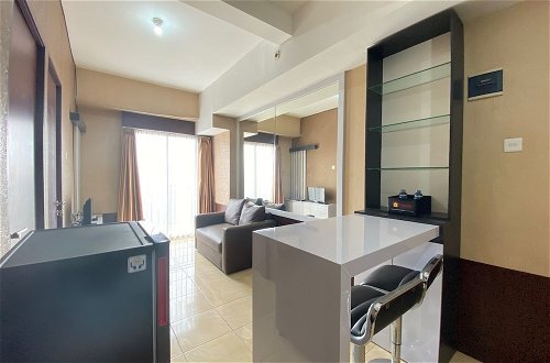 Photo 10 - Comfy & Well Appointed 2BR at Tamansari Panoramic Apartment