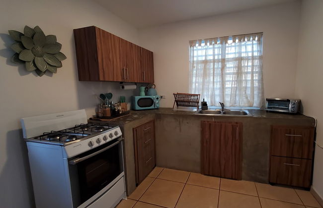 Comfy apartment 8 minute walk from beach - Foto 7