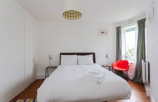 Photo 3 - Relaxing 2 Bedroom Top Floor Apartment in Bethnal Green