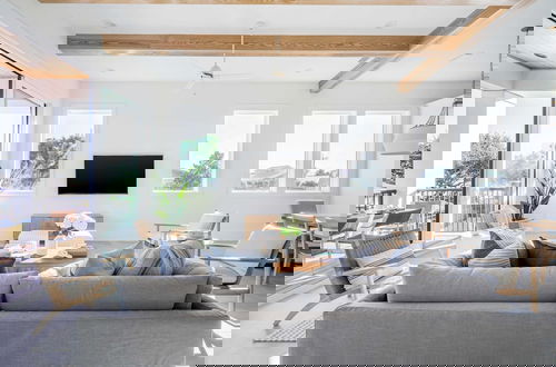 Foto 6 - Rendezvous by Avantstay Modern Haven w/ Game Room, Roof Top, Pool & Close to Beach!
