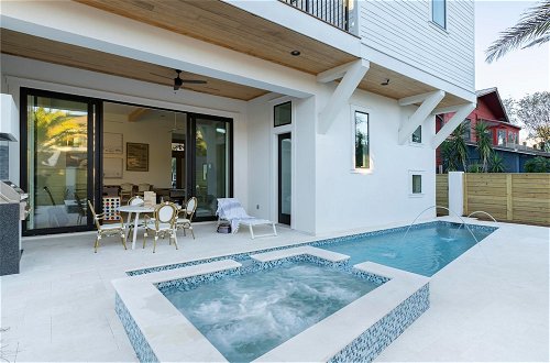 Photo 28 - Rendezvous by Avantstay Modern Haven w/ Game Room, Roof Top, Pool & Close to Beach